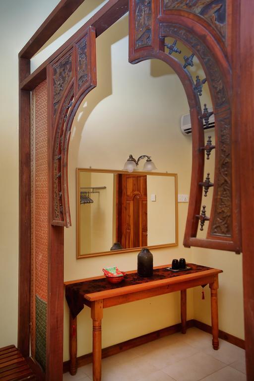 Lazy Lizard Hotel Гале Екстериор снимка
